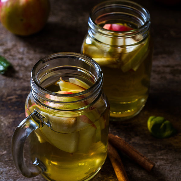 bocal contenant du vinaigre de cidre maison