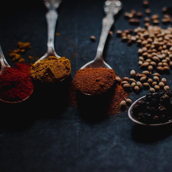 Cuillères dépices pour fabriquer de l'hypocras