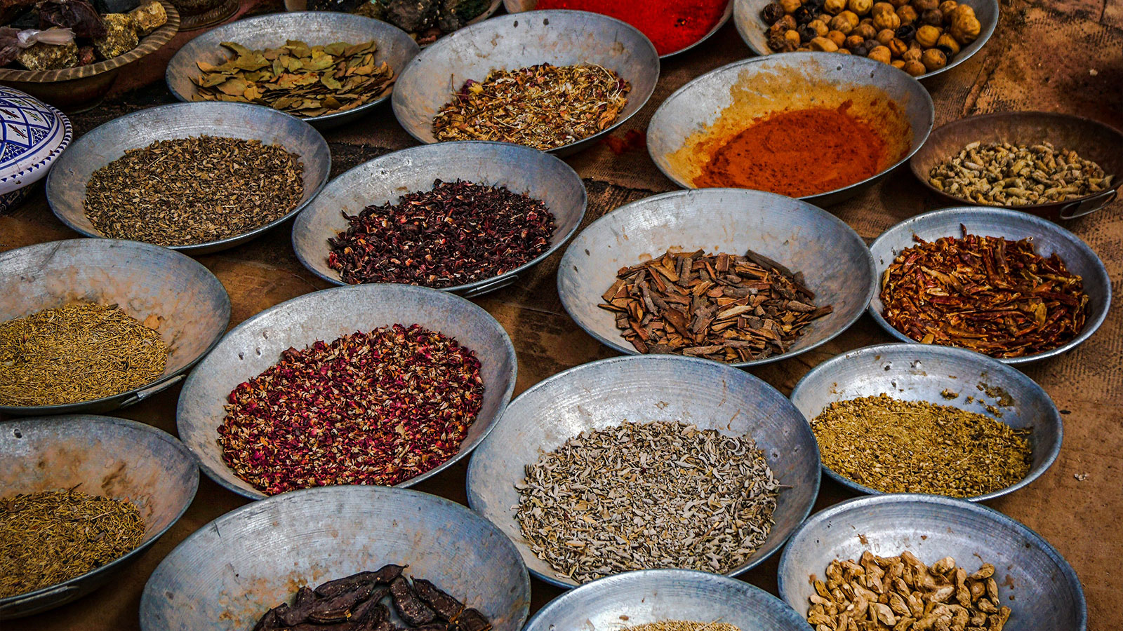 De nombreuses assittes avec des épices