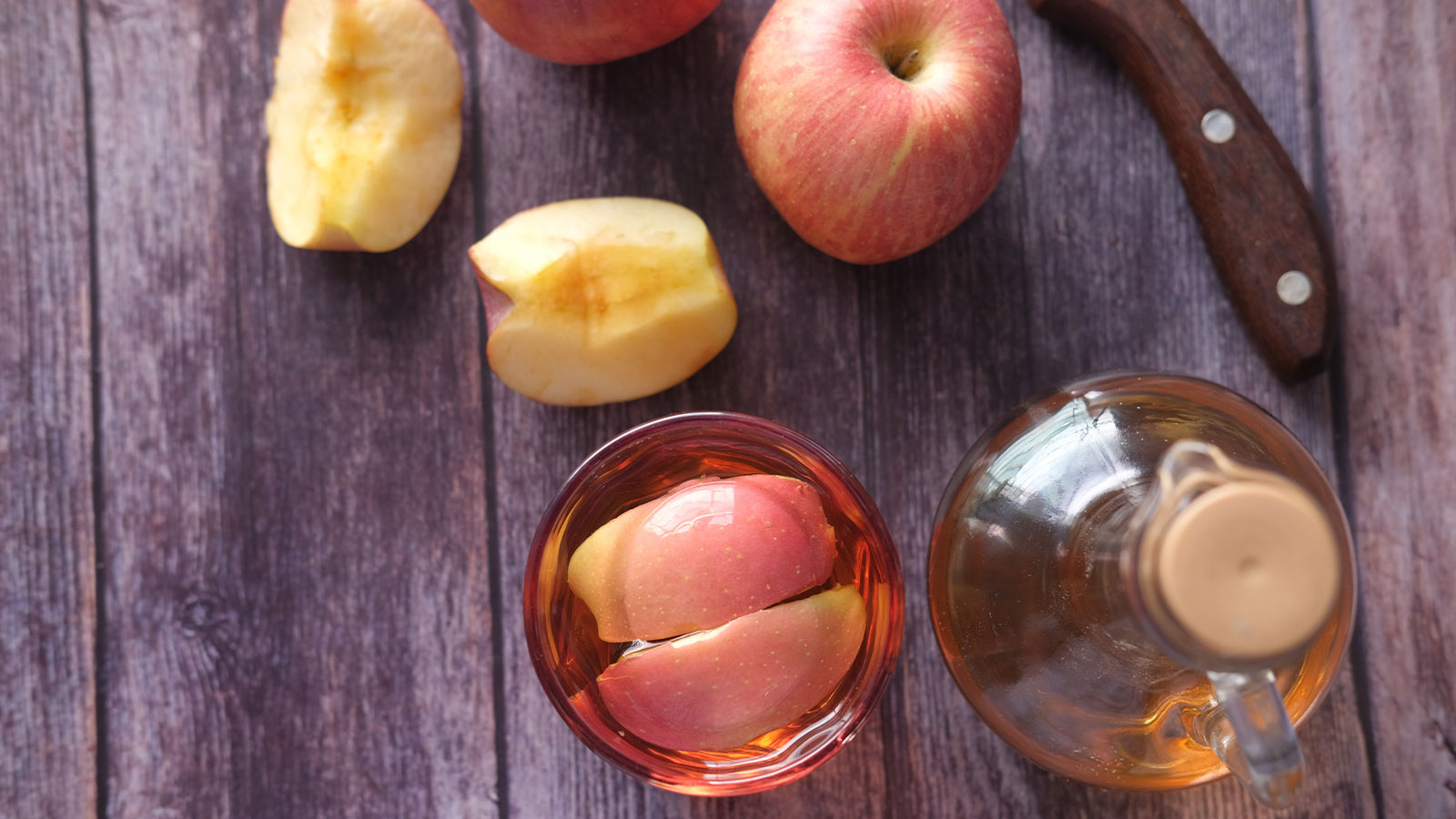 La recette du vinaigre de cidre fait maison avec une mère de vinaigre